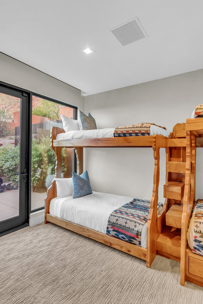The Shared Sunny Room Suite
